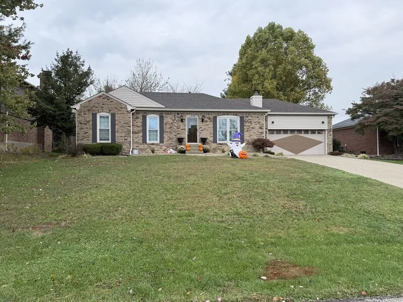 Completed siding project #4 in Louisville, KY by Homestretch Roofing
